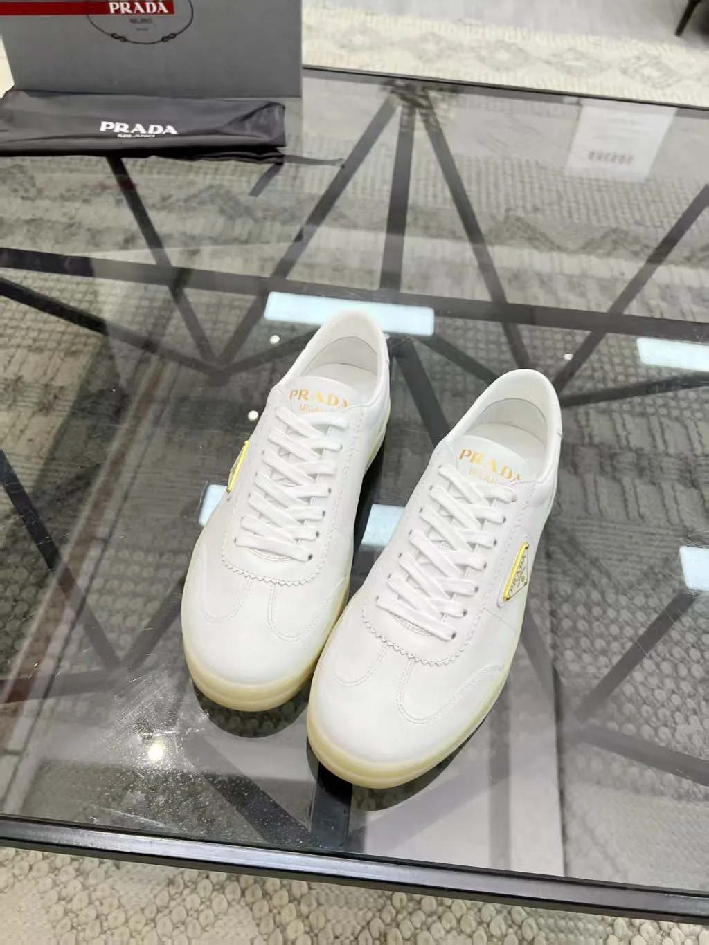 Factory price: 380💰Prada new men's leather sports shoes, the highest version on the market, any comparison is welcome🆚! The original leather has excellent texture and is super high-end! Fetal sheep net lining imported from Italy, removable pad! Luxurious materials and fine workmanship, highly recommended! Code number: 38-44, customized 45